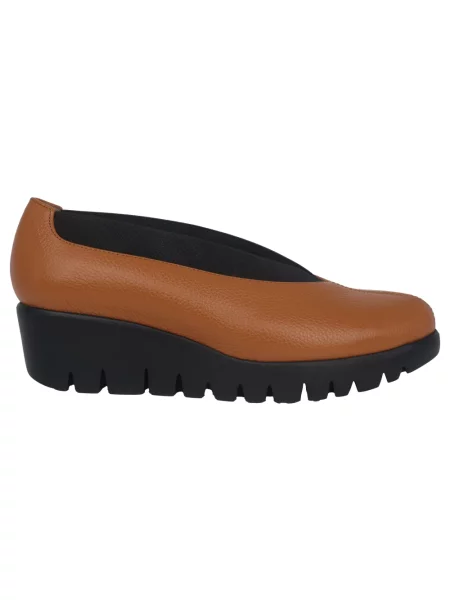 Lekkie loafersy Wonders brązowe