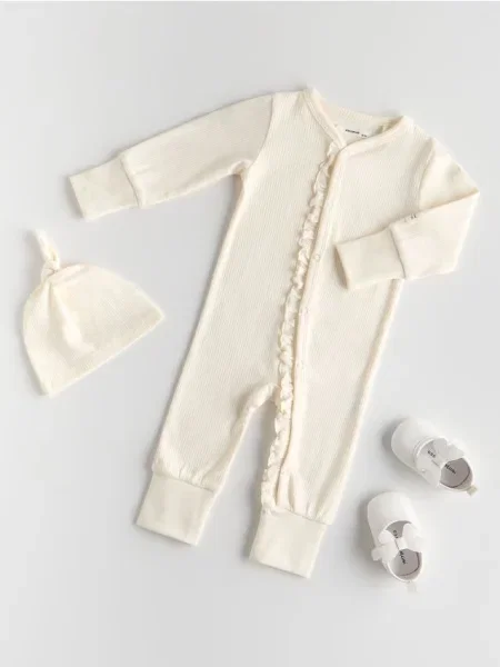 Reserved Комбінезон з шапочкою кремовий 