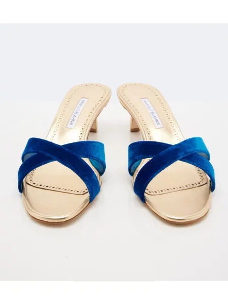 Papuci tip mules Manolo Blahnik de catifea albastru