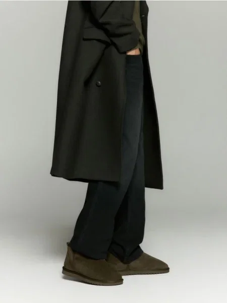 Reserved Ghete impermeabile din piele întoarsă maro-închis maro