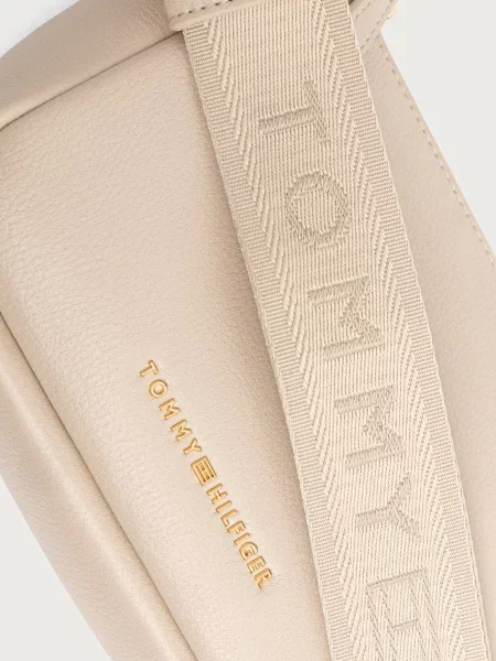 Tommy Hilfiger чанта crossbody дамска от имитация на кожа ESSENTIAL бежово