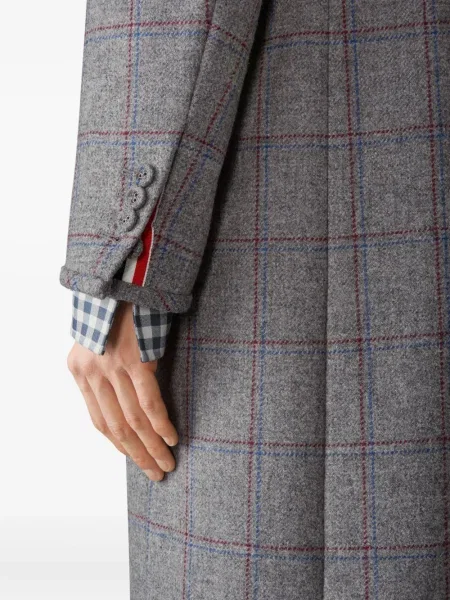 Palton Thom Browne în carouri gri