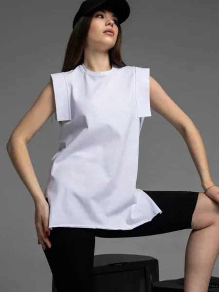 Женская трикотажная футболка біла