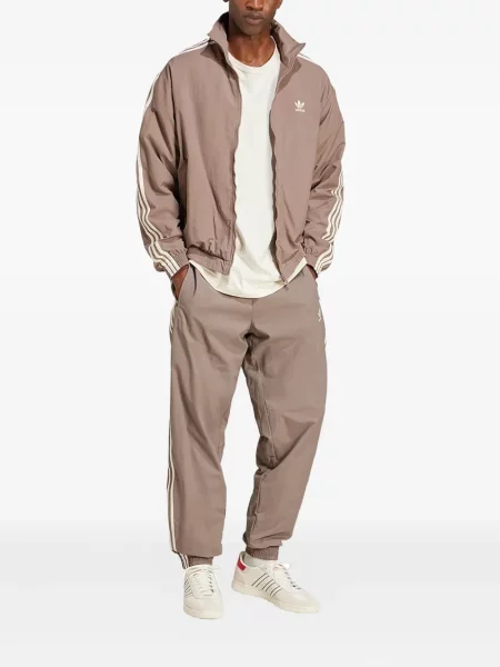 Pantaloni Adidas cu dungi cu broderie din fleece negru