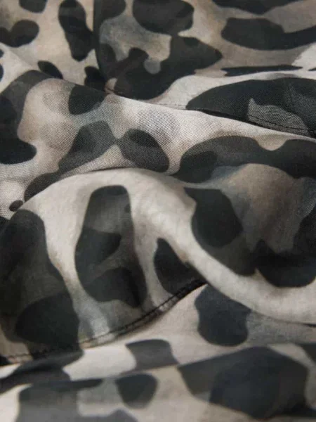 Chusta we wzorze na całej powierzchni z nadrukiem skóry leoparda Monari