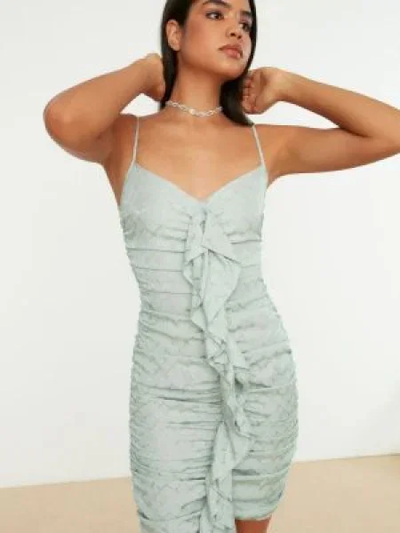 Gulerat rochie Trendyol din satin gri
