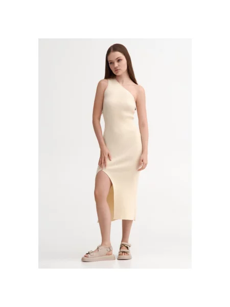 Сукня трикотажна в рубчик молочна Estro