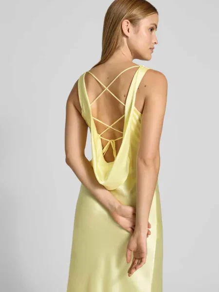 Sukienka wieczorowa z tylnym wiązaniem Luxuar Fashion żółta