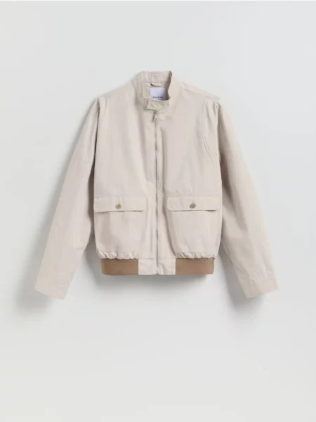 Reserved Bomber bunda so stojáčikom krémová