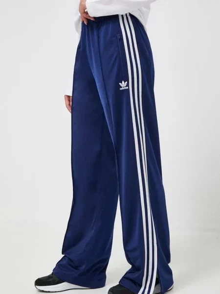 Tepláky adidas Originals s aplikací modré