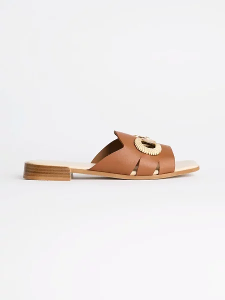 Кожени чехли Karl Lagerfeld PETALO BROOCH SLIDE кафяво