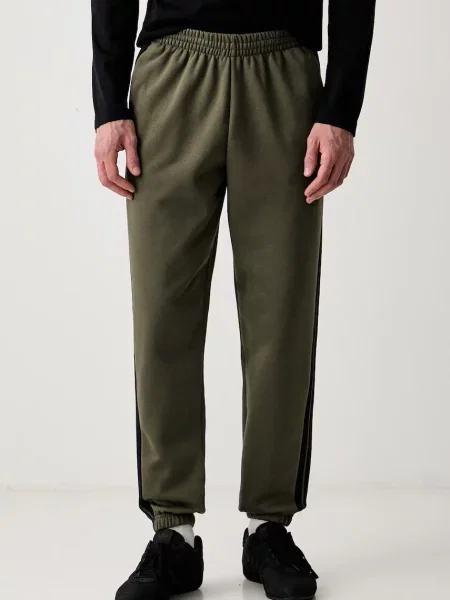 Adidas pantaloni de trening pentru bărbați cu Three Stripes verde