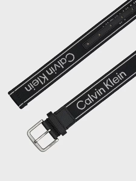 Короткий ремень Calvin Klein с пряжкой черный
