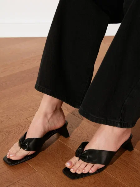 Șlapi Trendyol negru