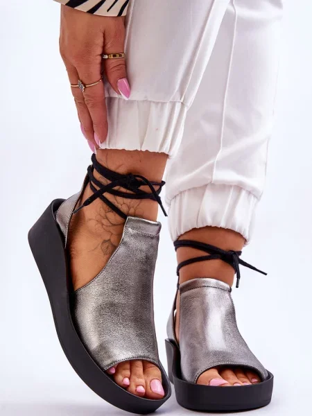 Usnjene sandali Zazoo s polno peto