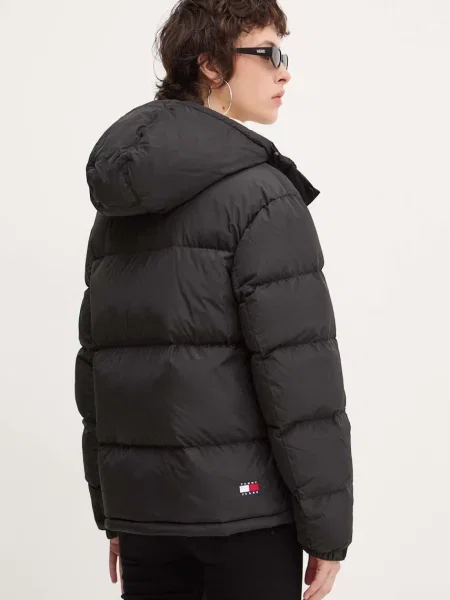 Péřová bunda Tommy Jeans zimní oversize černá