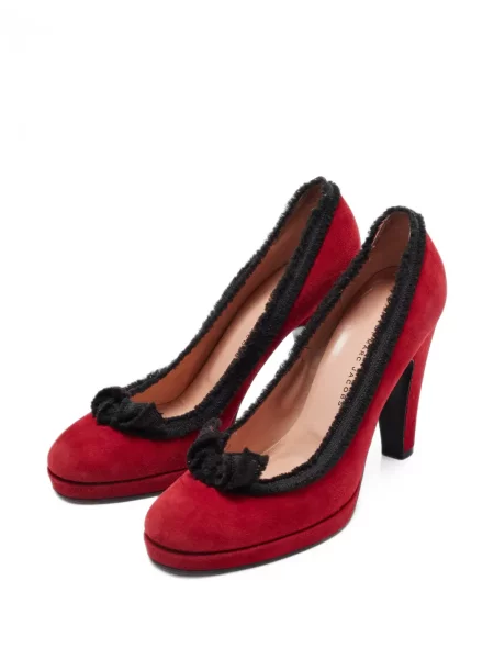 Pantofi cu toc Marc By Marc Jacobs din piele de căprioară cu volane roșu