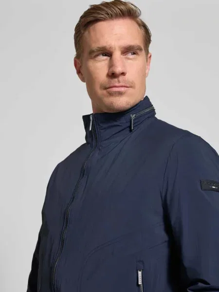 Kurtka o kroju regular fit ze stójką Bugatti granatowa
