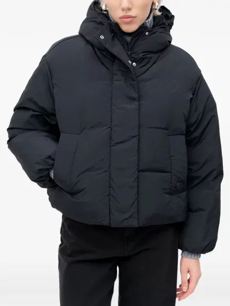 Яке Boss черно