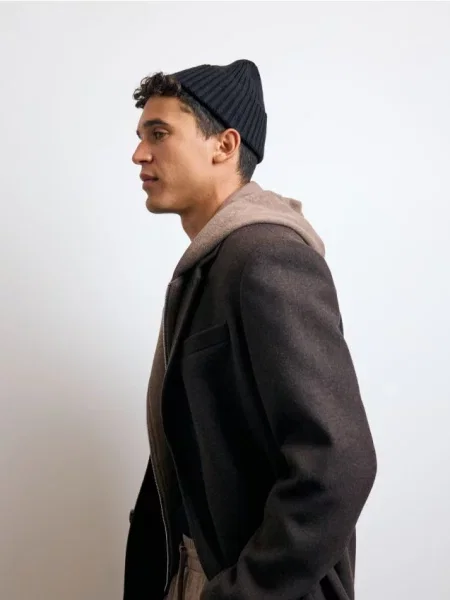 Reserved Čiapka beanie zo štruktúrovanej látky čierna