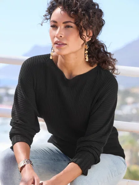 LASCANA Sveter čierna