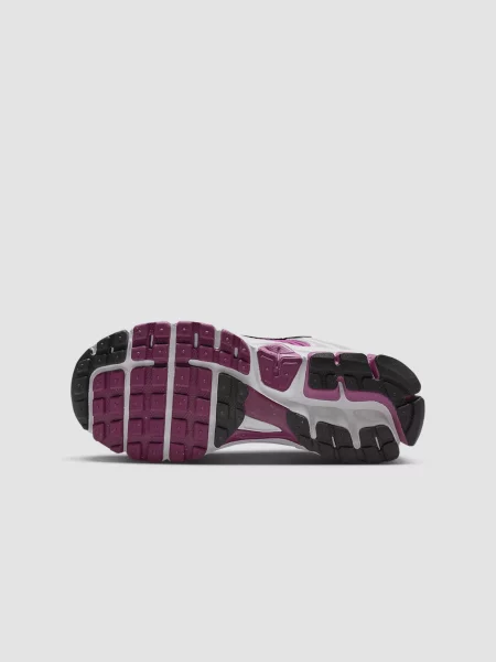 Кроссовки Nike Vomero белые