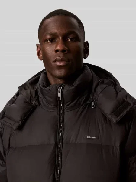Kurtka puchowa o kroju regular fit z odpinanym kapturem Ck Calvin Klein czarna