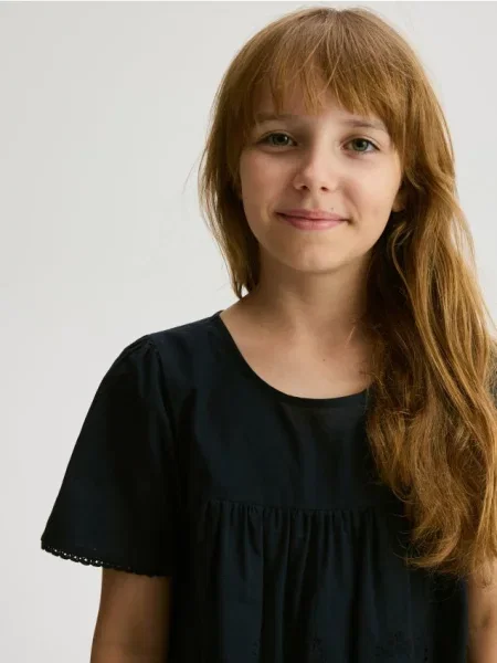 Reserved Блузка з ажурним подолом темно-синій синя