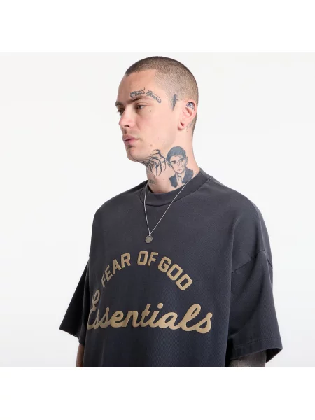 Krátky tričko Fear Of God Essentials s krátkymi rukávmi sivá