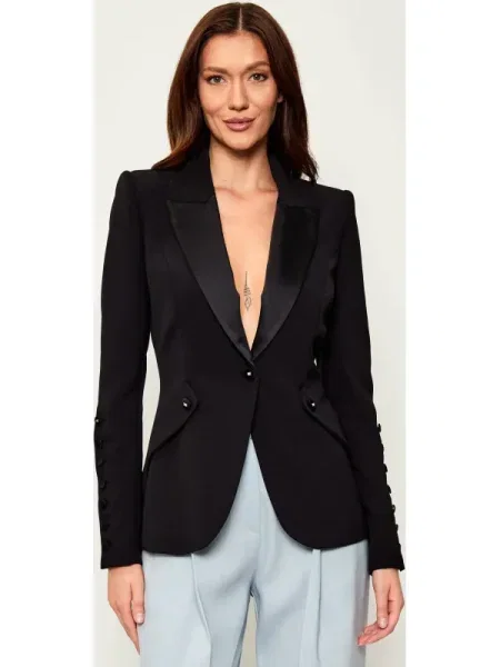 Elisabetta Franchi sacou un singur rând de uni negru