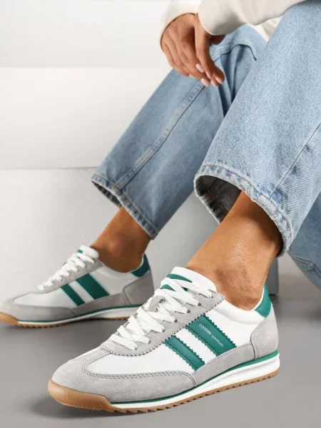 Biało-Szare Sneakersy ze Skórzaną Wkładką i Ozdobnymi Paskami Nasnella białe