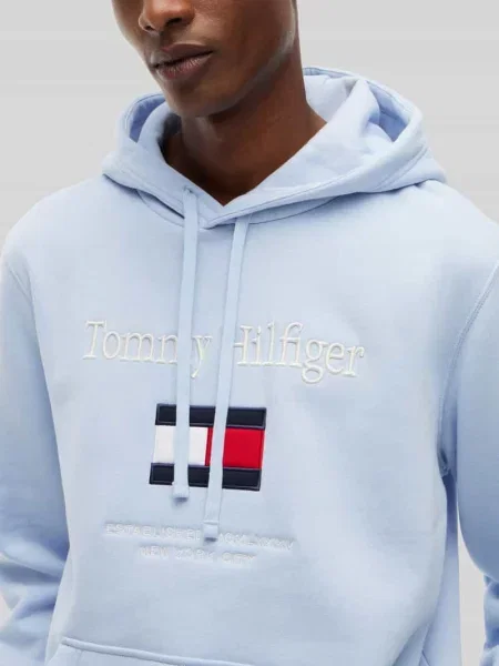 Bluza z kapturem o kroju regular fit z Tommy Hilfiger błękitna