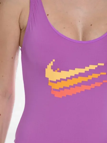 Scurt chiloți Nike cu imagine cu model floral negru