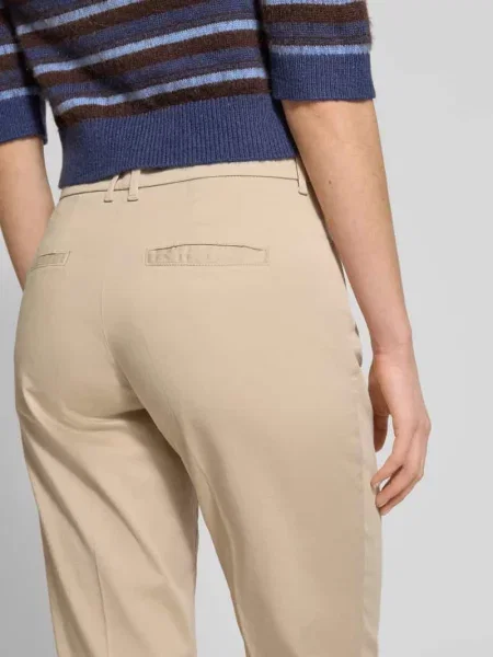 Spodnie materiałowe o kroju straight fit z dodatkiem lyocellu model ‘Mara’ Brax