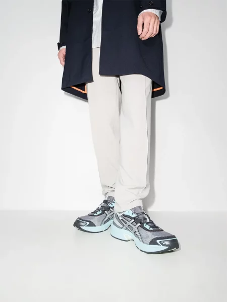 Sneakerși Asics gri