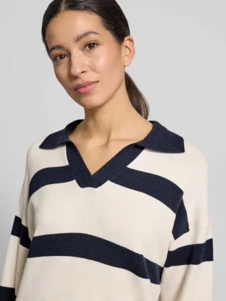 Sweter z dzianiny z dekoltem w serek model ‘KANITA’ Soyaconcept