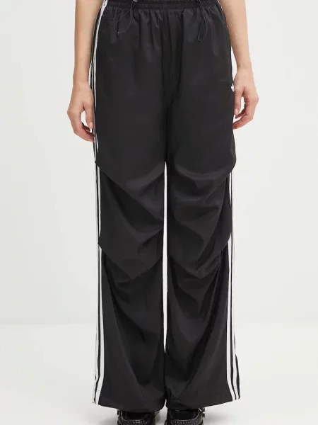 Tepláky adidas Originals Trackpant s aplikací černá