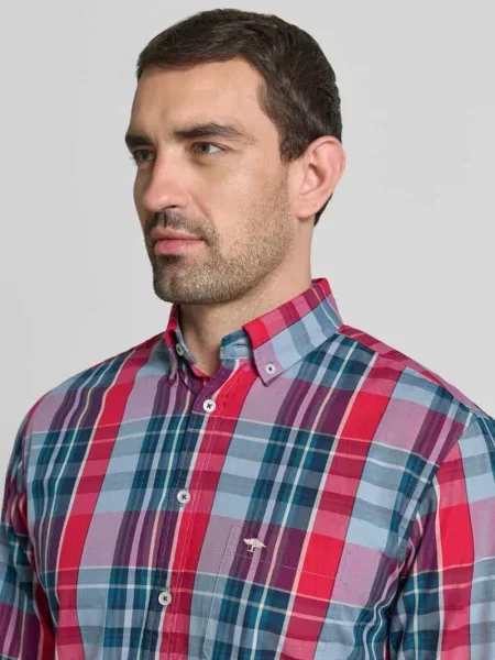 Koszula casualowa o kroju regular fit z kołnierzykiem typu button down Fynch-hatton