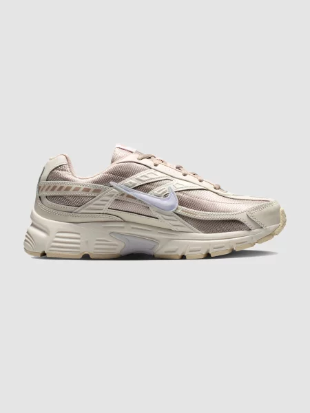 Повседневные кроссовки Nike бежевые