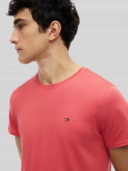T-shirt o kroju regular fit z czystej bawełny Tommy Jeans czerwona