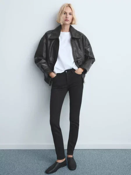 Dżinsy skinny ze średnim stanem black denim Kobieta 34 MANGO czarne