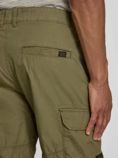 Bermudy capri o kroju regular fit z cargo Camel Active oliwkowe