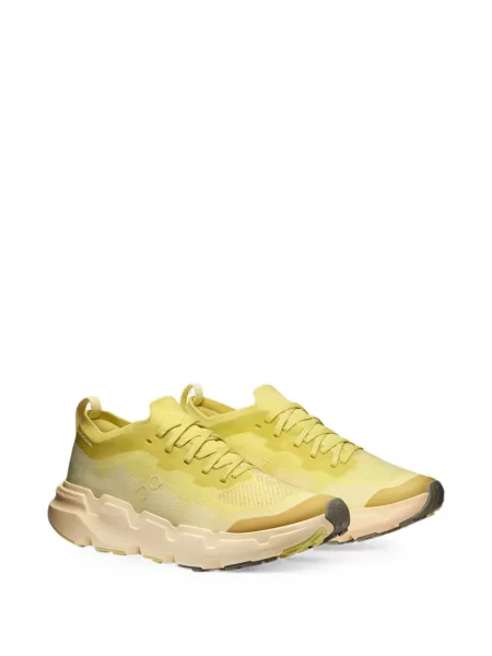 Sneakerși On galben
