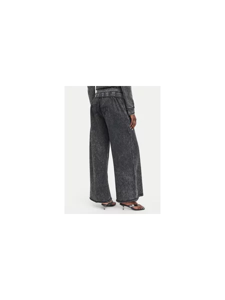 Juicy Couture Sportinės kelnės Relaxed Fit juoda