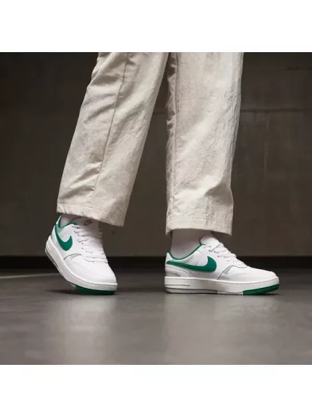 Ilgaauliai batai Nike balta