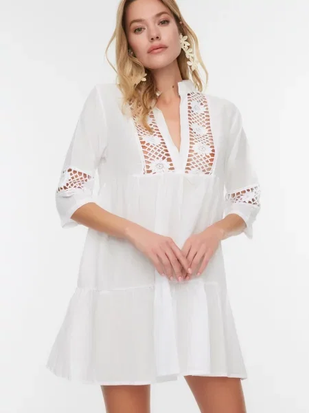 Sukienka mini Trendyol koronkowa beżowa