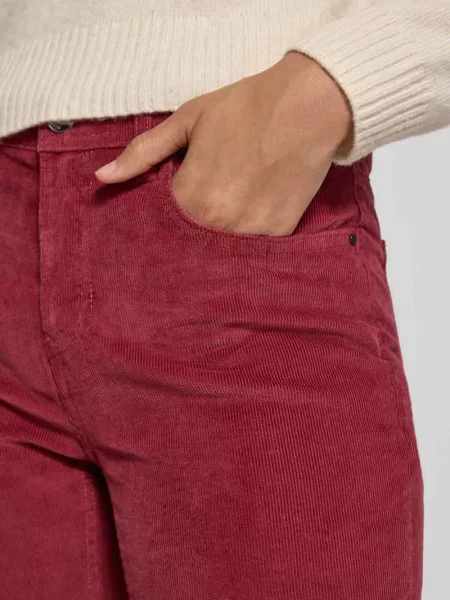 Spodnie sztruksowe o kroju slim fit z mieszanki bawełny model ‘Mary’ Brax bordowe