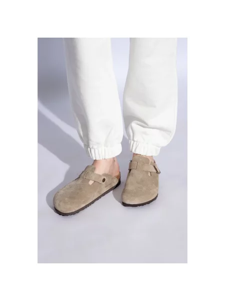 Klapki Birkenstock zamszowe beżowe