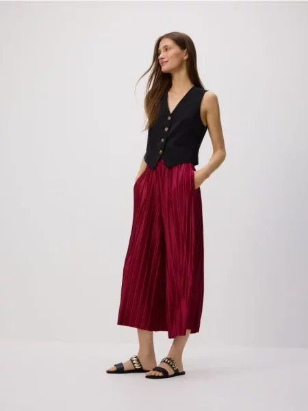 Reserved Плісовані штани culotte буряковий 