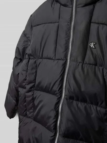 Kurtka pikowana z detalem z logo model ‘ESSENTIAL’ Calvin Klein Jeans czarna
